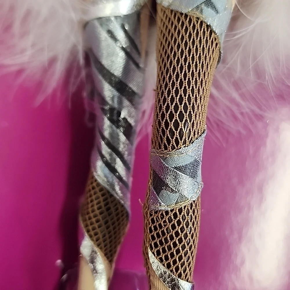 Stephen Borrows "Pazette" Fashion Doll Tan Silver Feathered Outfit NRFB NIB - Picture 8 of 17